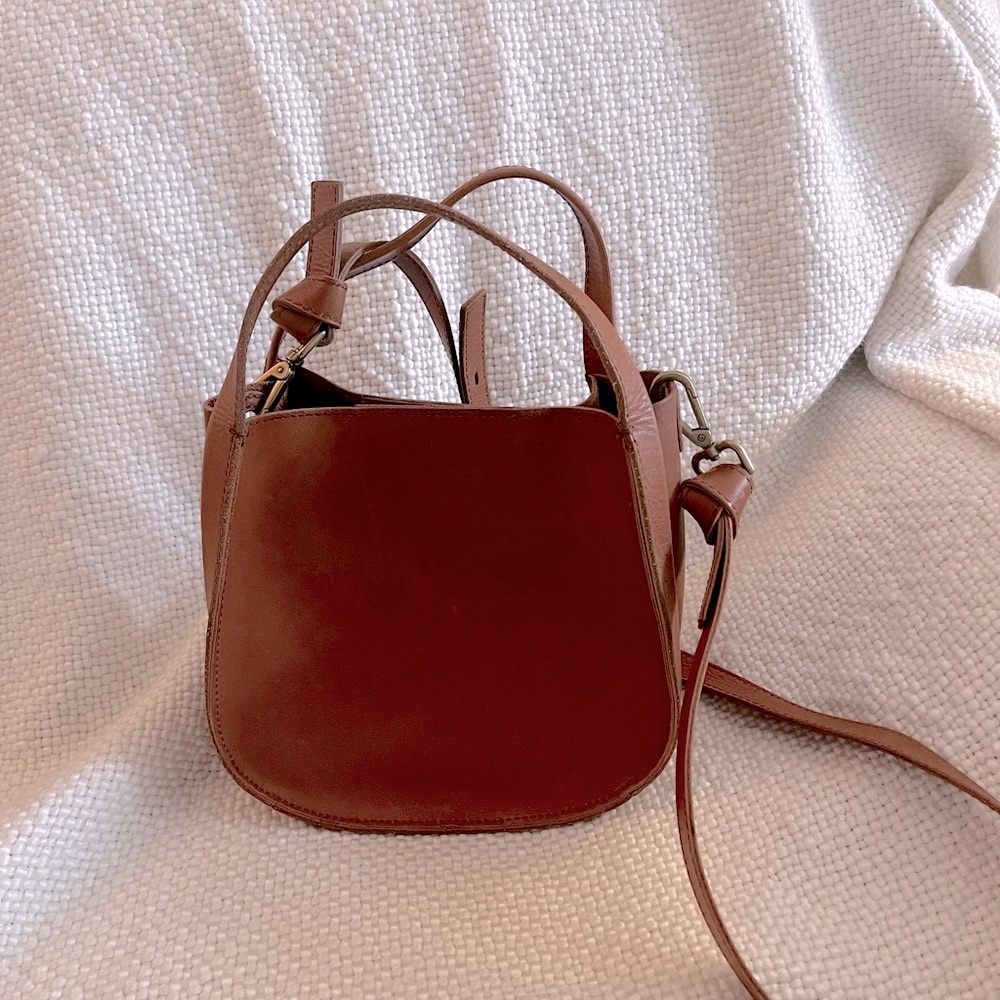 Madewell Leather Cross Body Bag in Saddle with Brass Hardware